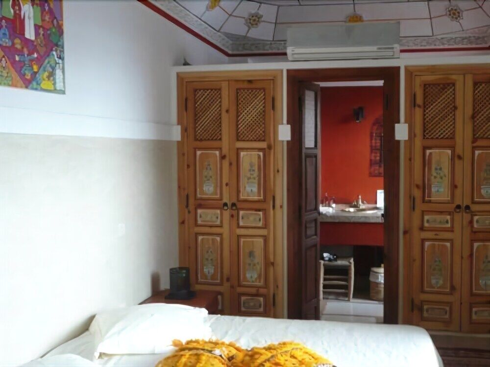 大戟摩洛哥传统庭院住宅 马拉喀什 外观 照片